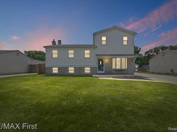 32658 Conrad Street , Chesterfield Twp, MI 48047
