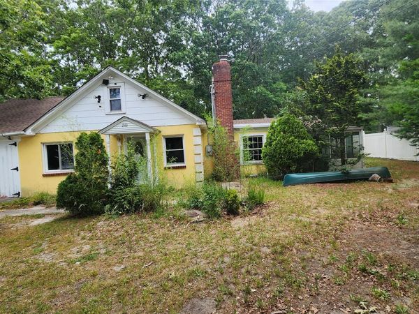 200 Oak Avenue , Flanders, NY 11901