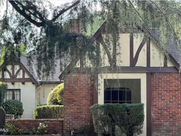 999 N Holliston Avenue, Pasadena, CA 91104