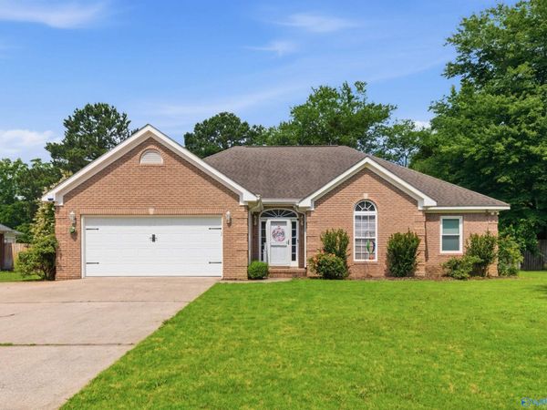 2101 SW Glenwood Drive, Hartselle, AL 35640