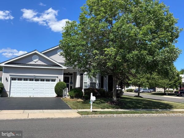 25 CHAMBER LANE, COLUMBUS, NJ 08022