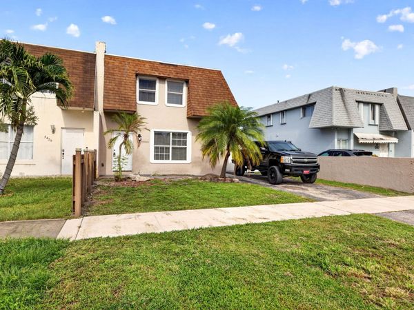 5424 SW 44th Terrace, Dania Beach, FL 33314
