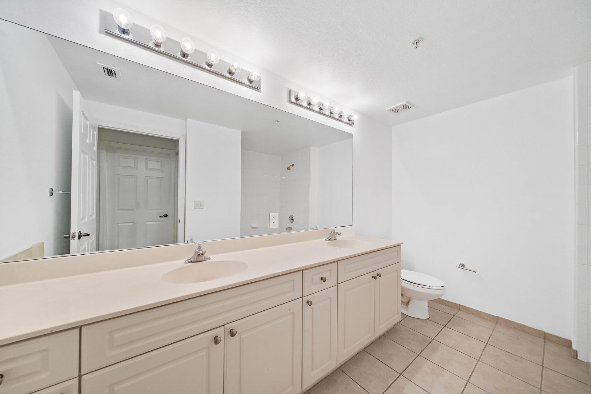 3020 Alcazar Place, Unit 202, Palm Beach Gardens, FL 33410 Photo
