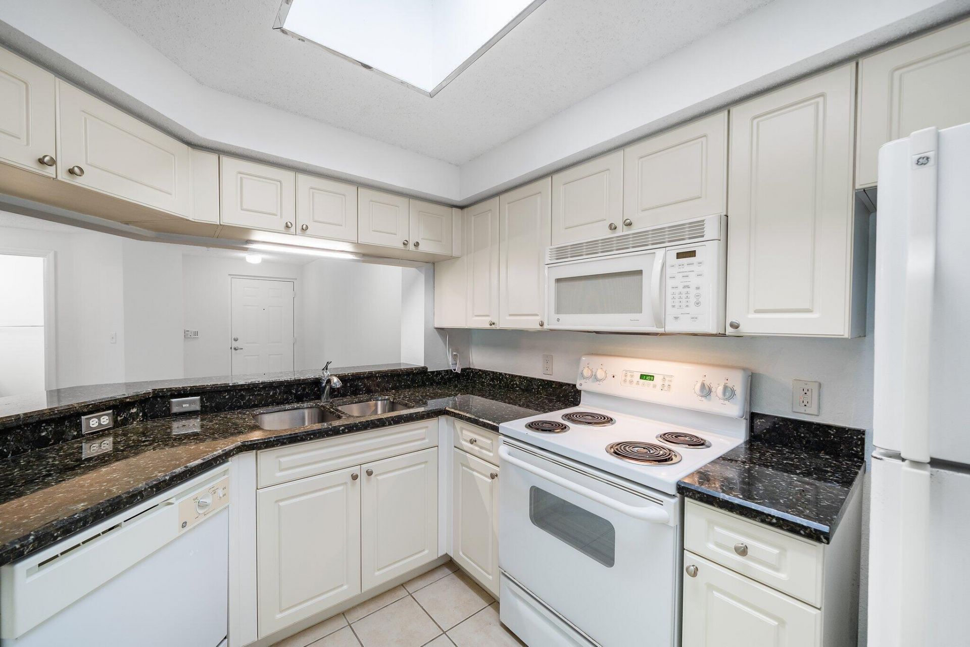 3020 Alcazar Place, Unit 202, Palm Beach Gardens, FL 33410 Photo