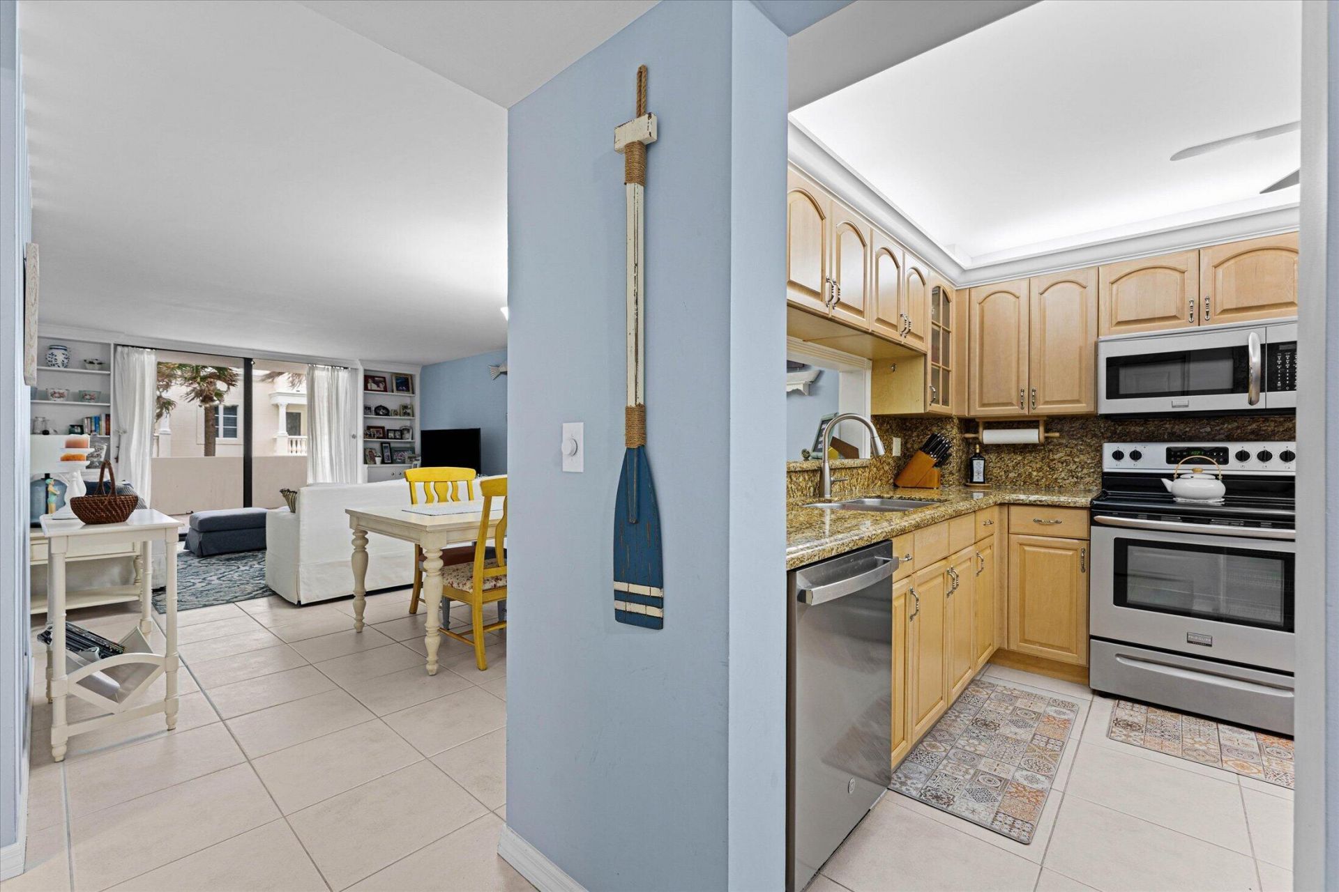 145 S Ocean Avenue, Unit 208, Palm Beach Shores, FL 33404 Photo