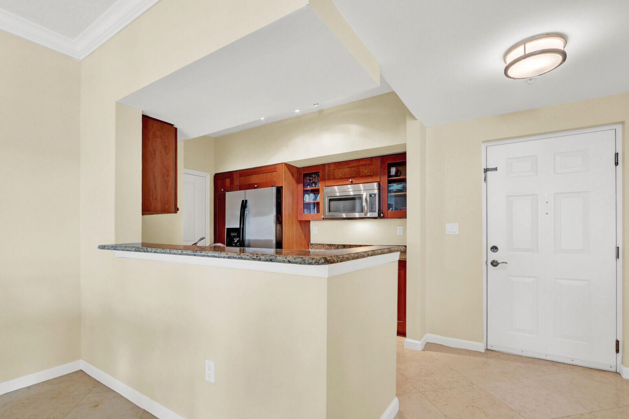975 NW Flagler Avenue, Unit 206, Stuart, FL 34994 Photo