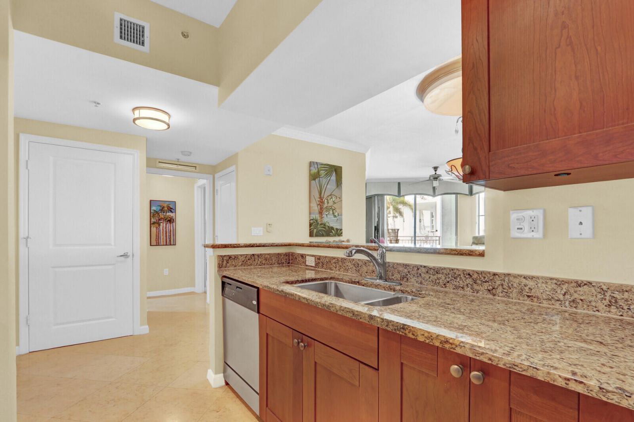 975 NW Flagler Avenue, Unit 206, Stuart, FL 34994 Photo