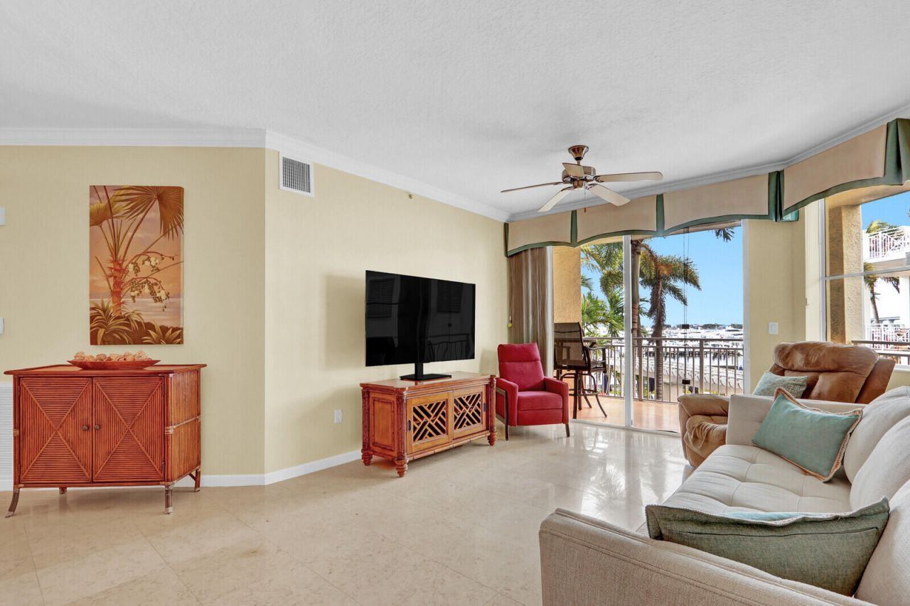 975 NW Flagler Avenue, Unit 206, Stuart, FL 34994 Photo