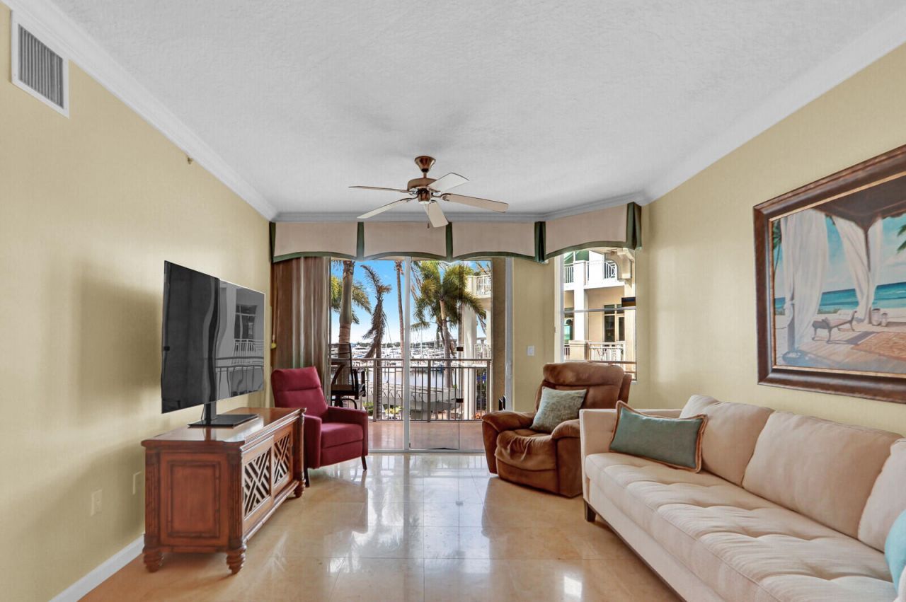 975 NW Flagler Avenue, Unit 206, Stuart, FL 34994 Photo