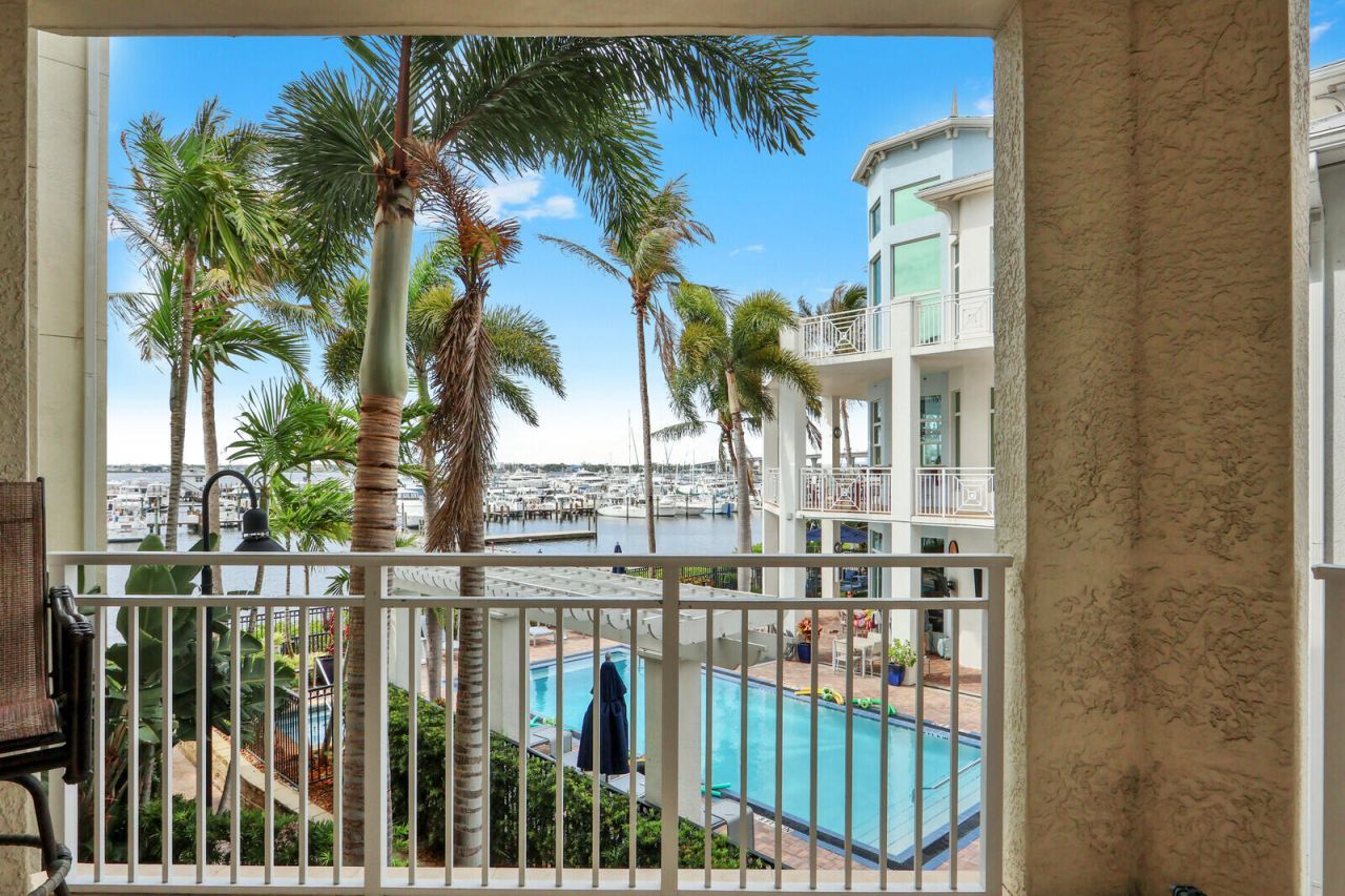 975 NW Flagler Avenue, Unit 206, Stuart, FL 34994 Photo