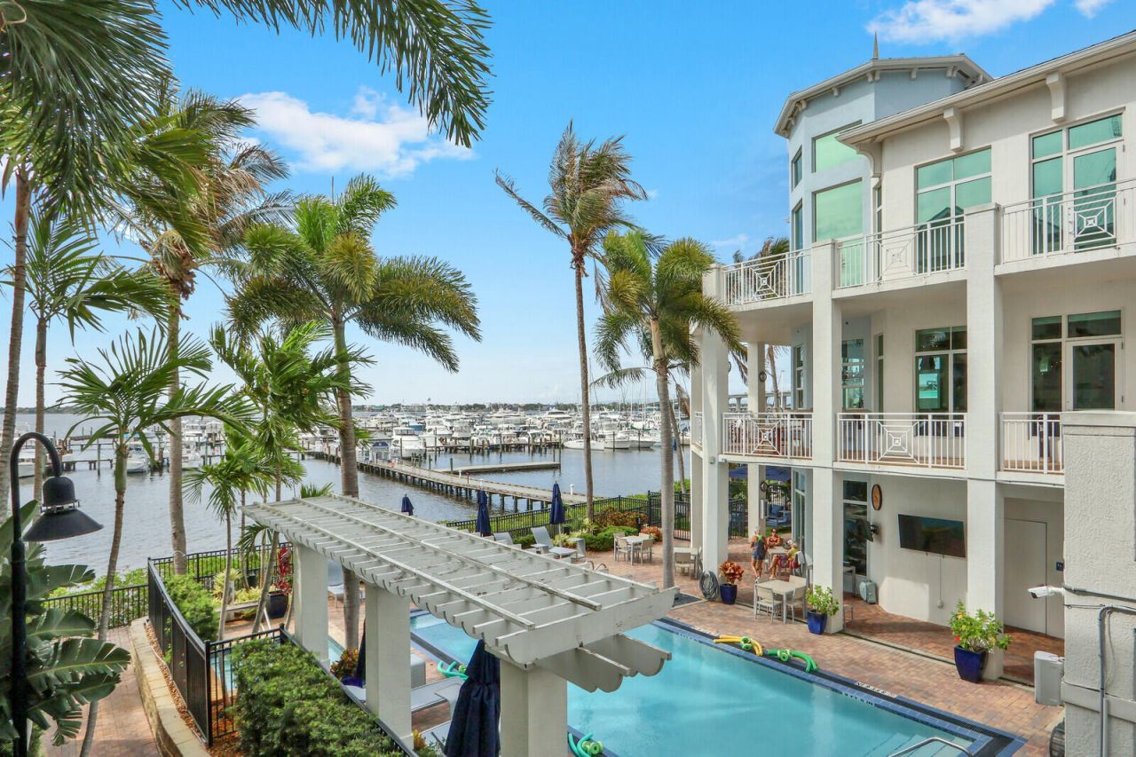 975 NW Flagler Avenue, Unit 206, Stuart, FL 34994 Photo