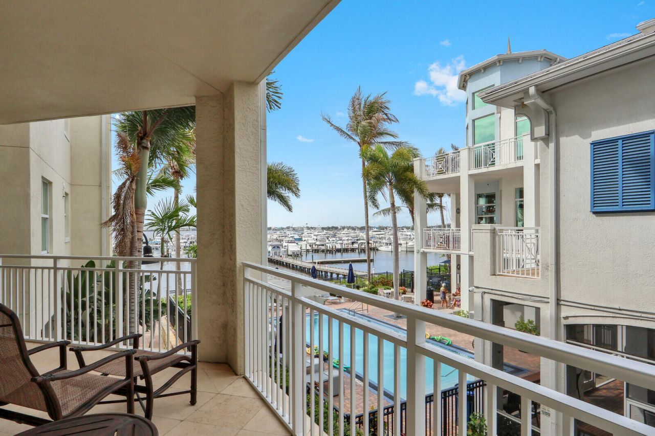 975 NW Flagler Avenue, Unit 206, Stuart, FL 34994 Photo