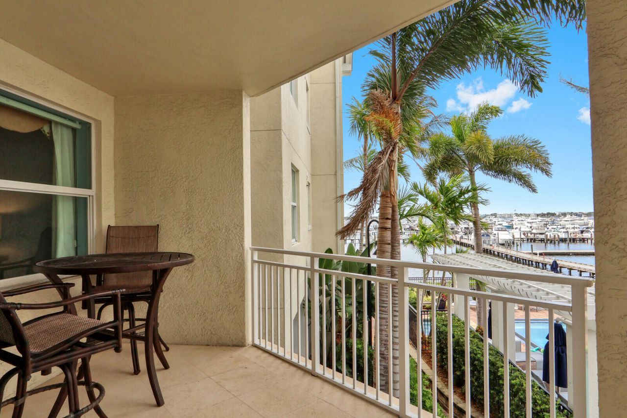 975 NW Flagler Avenue, Unit 206, Stuart, FL 34994 Photo
