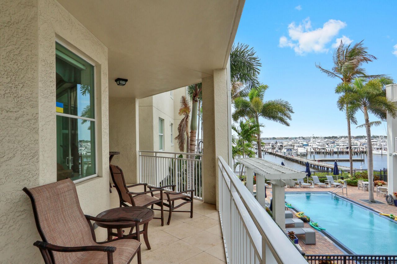 975 NW Flagler Avenue, Unit 206, Stuart, FL 34994 Photo