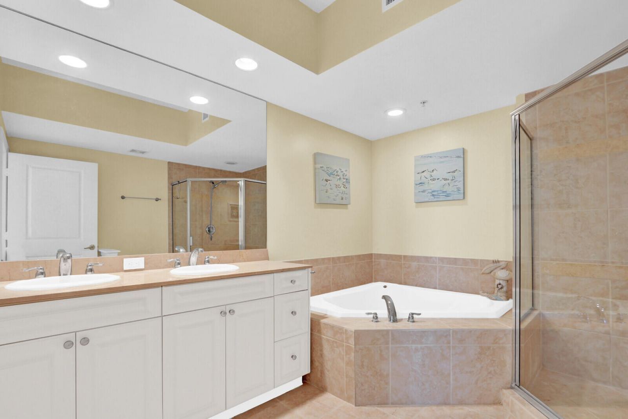 975 NW Flagler Avenue, Unit 206, Stuart, FL 34994 Photo