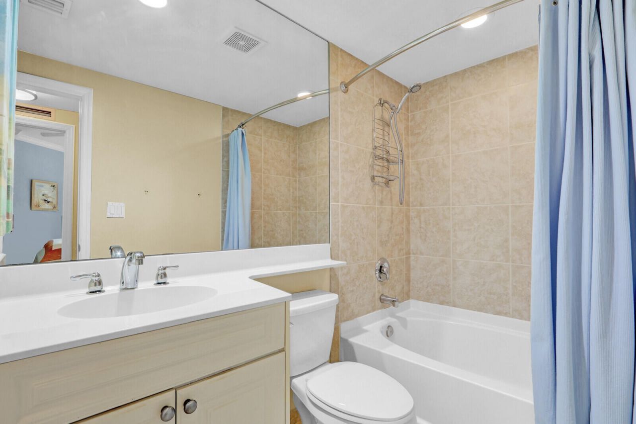 975 NW Flagler Avenue, Unit 206, Stuart, FL 34994 Photo