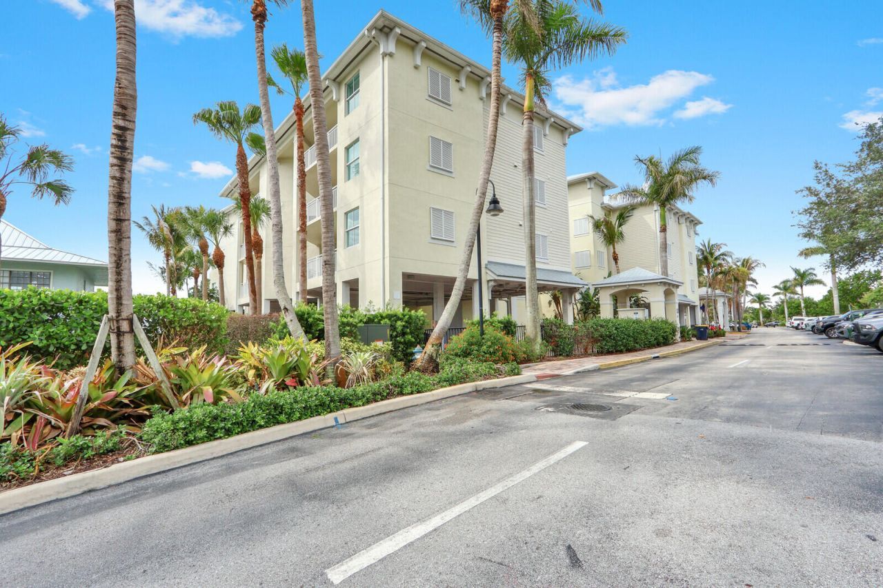975 NW Flagler Avenue, Unit 206, Stuart, FL 34994 Photo