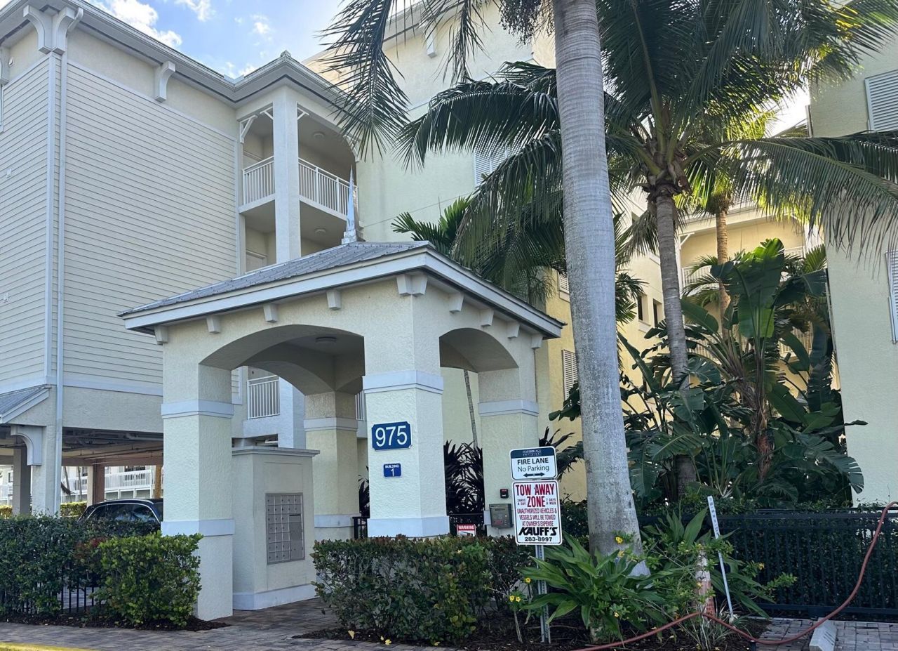 975 NW Flagler Avenue, Unit 206, Stuart, FL 34994 Photo
