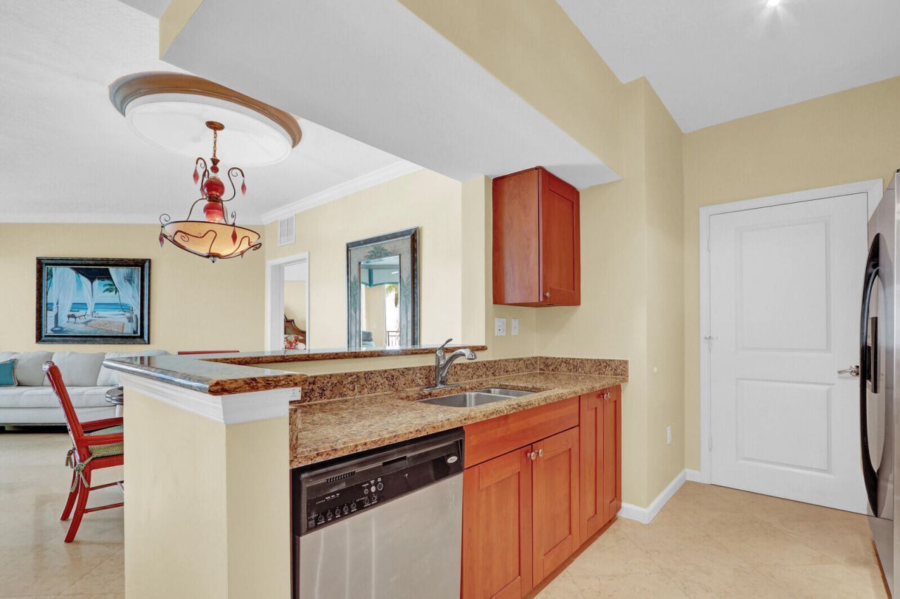975 NW Flagler Avenue, Unit 206, Stuart, FL 34994 Photo