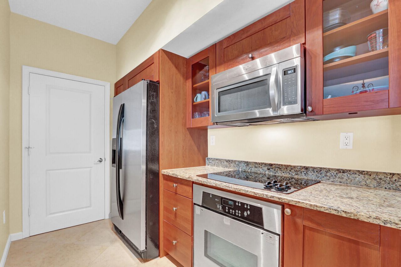 975 NW Flagler Avenue, Unit 206, Stuart, FL 34994 Photo