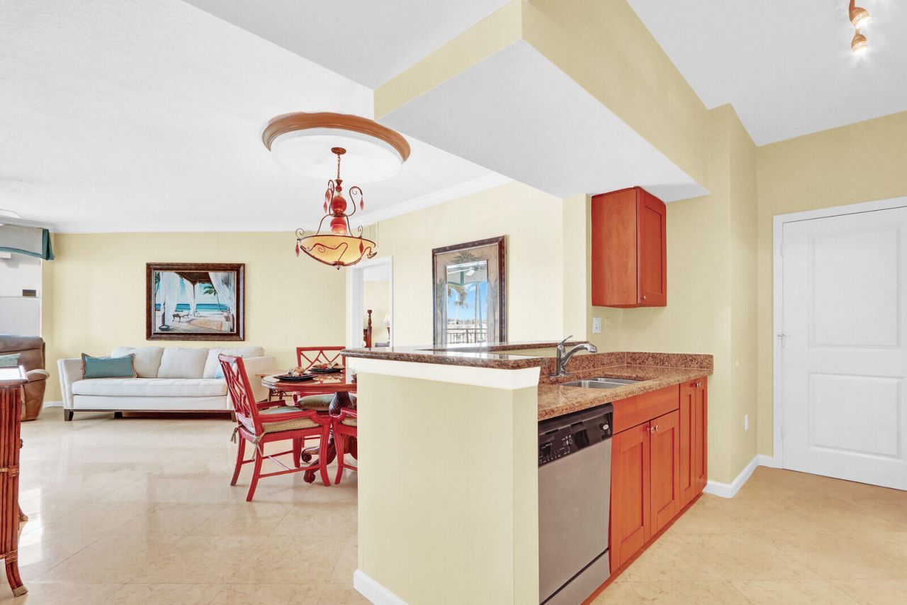 975 NW Flagler Avenue, Unit 206, Stuart, FL 34994 Photo
