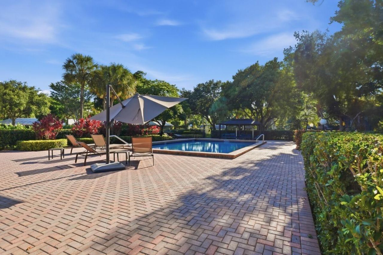904 W Cypress Lane, Unit V-46, Pompano Beach, FL 33069 Photo