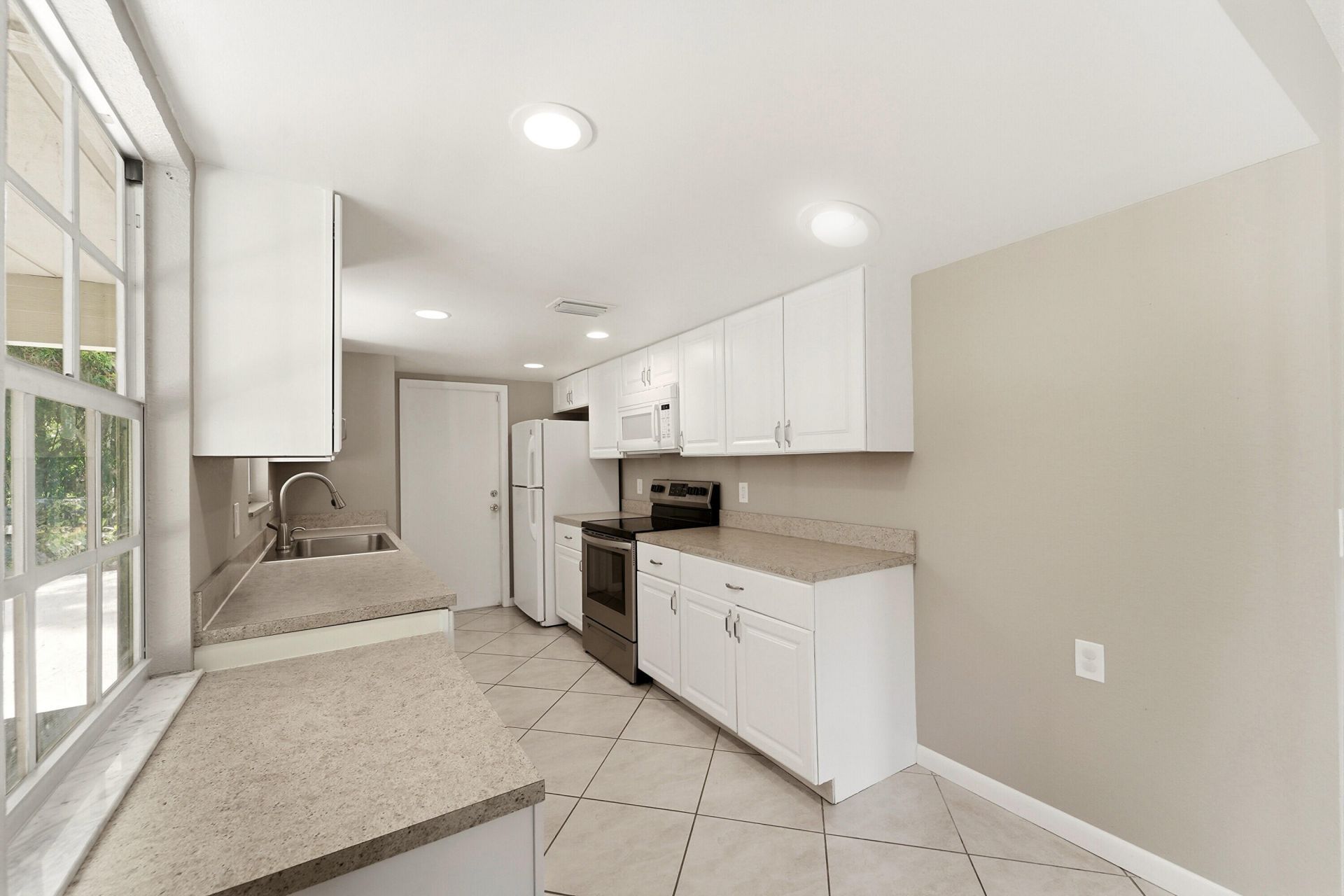 16317 Glasgow Drive E, The Acreage, FL 33470 Photo