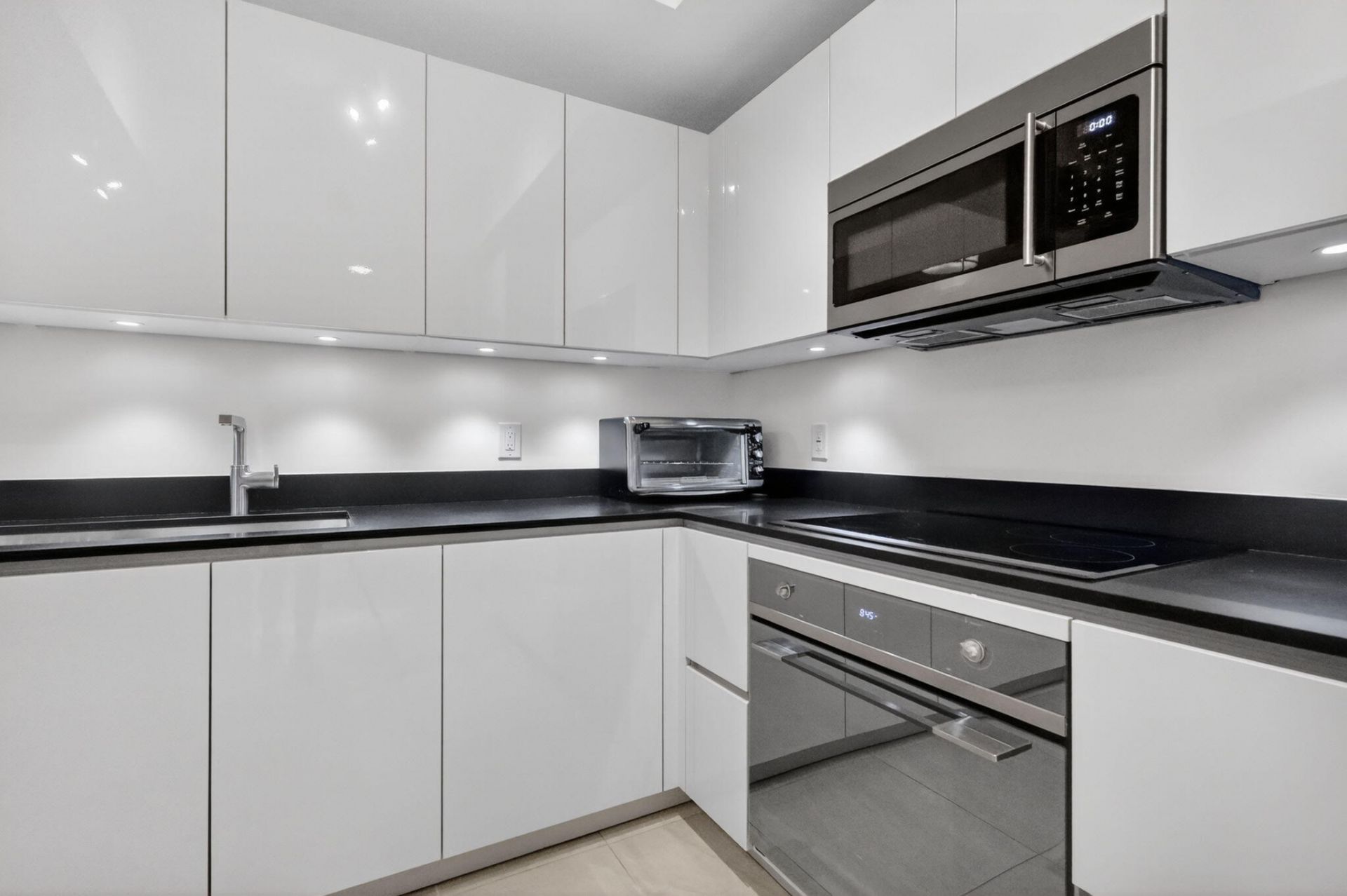 1010 Brickell Avenue, Unit 1607, Miami, FL 33131 Photo