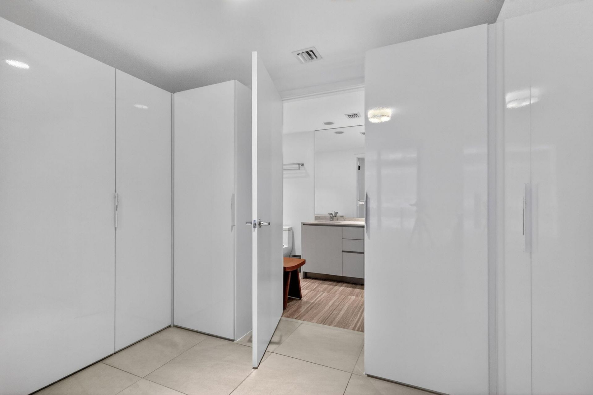 1010 Brickell Avenue, Unit 1607, Miami, FL 33131 Photo