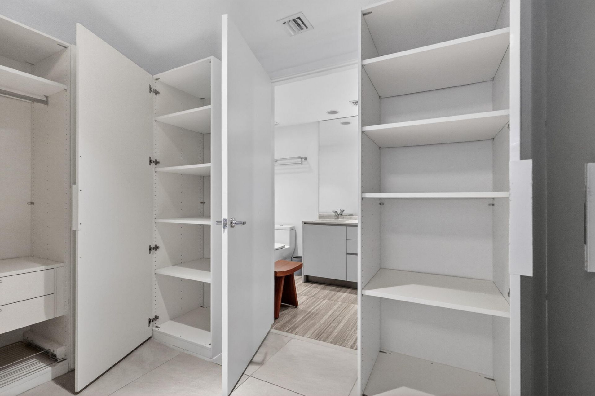 1010 Brickell Avenue, Unit 1607, Miami, FL 33131 Photo