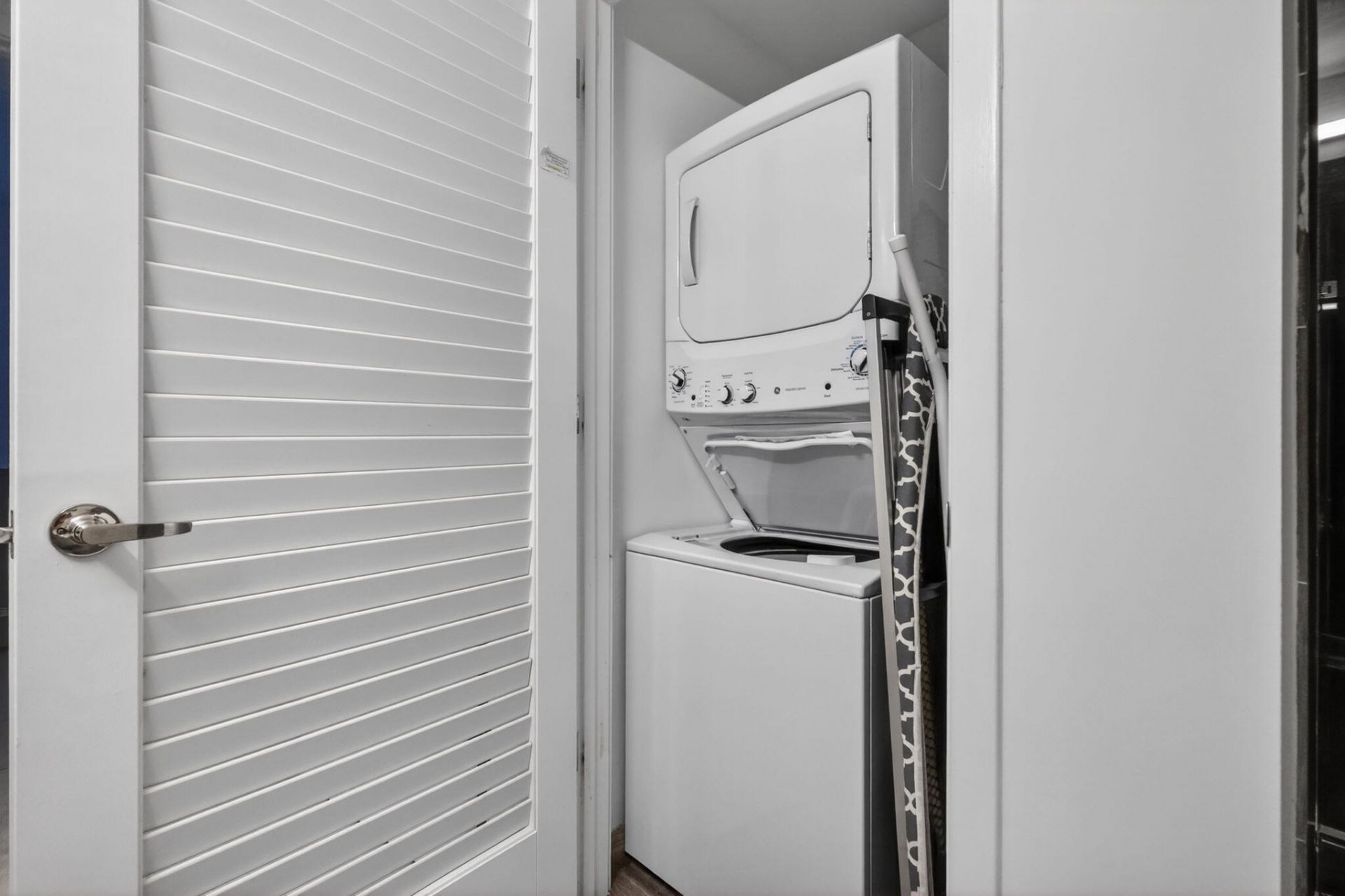 1010 Brickell Avenue, Unit 1607, Miami, FL 33131 Photo