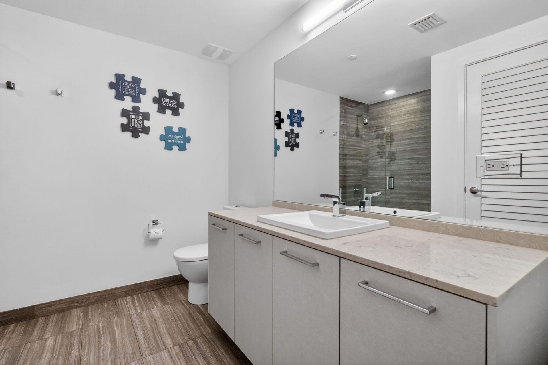 1010 Brickell Avenue, Unit 1607, Miami, FL 33131 Photo