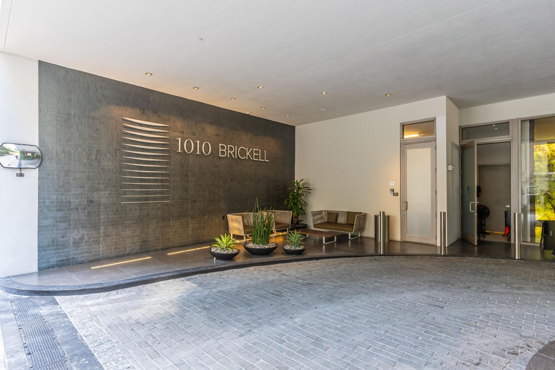 1010 Brickell Avenue, Unit 1607, Miami, FL 33131 Photo