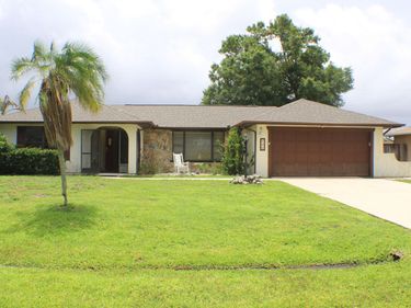 830 SE Evergreen Terrace, Port St. Lucie, FL 34983