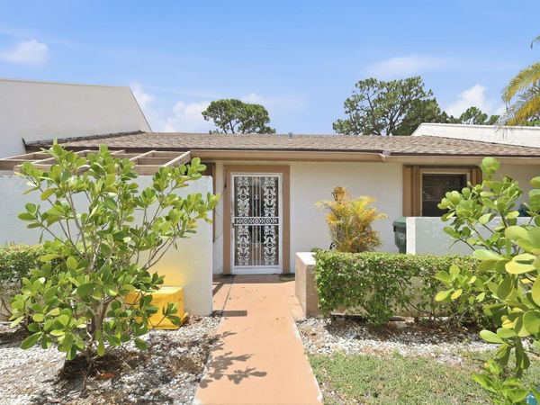 6126 Fairfield Circle, Greenacres, FL 33463
