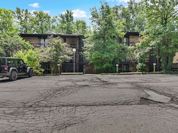 5503 Lakeside Drive , Unit 1C, Lisle, IL 60532