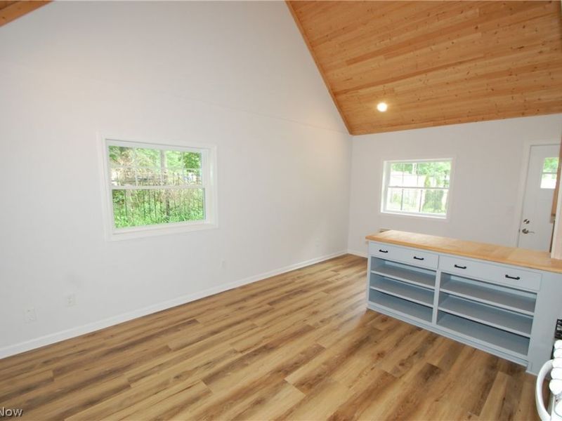 10029 Cummins Drive, Deerfield, OH 44411 Photo 12