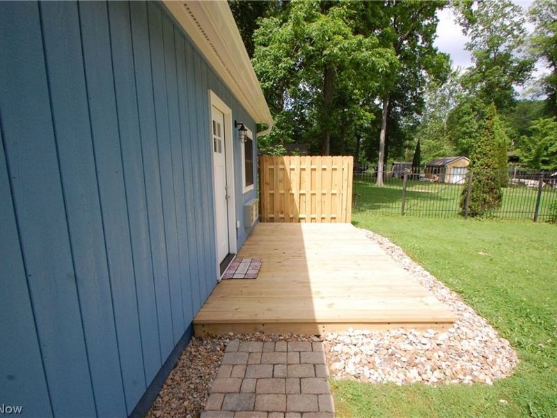 10029 Cummins Drive, Deerfield, OH 44411 Photo 7