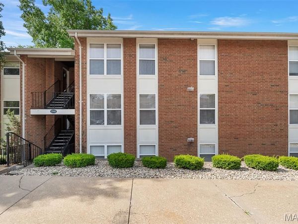 1946 Greenpoint Drive , Unit 202, St Louis, MO 63122
