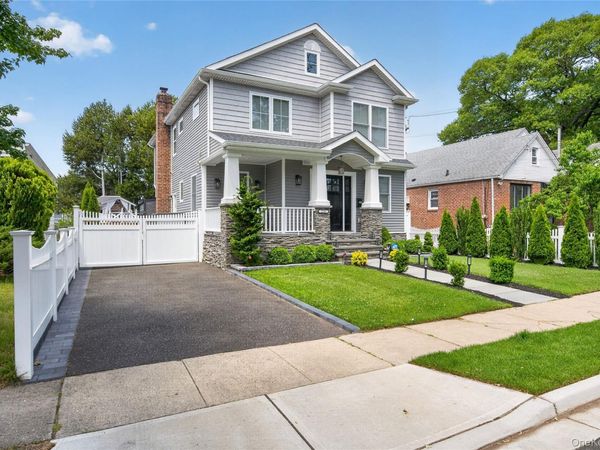 276 Rintin Street , Franklin Square, NY 11010