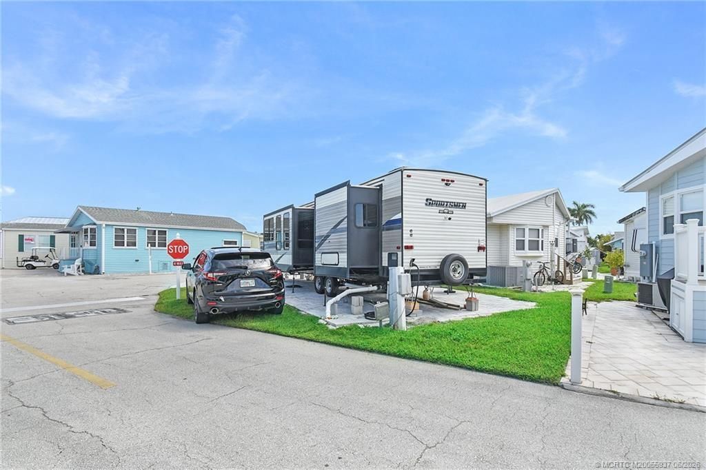 944 Nettles Boulevard, Jensen Beach, FL 34957 Photo