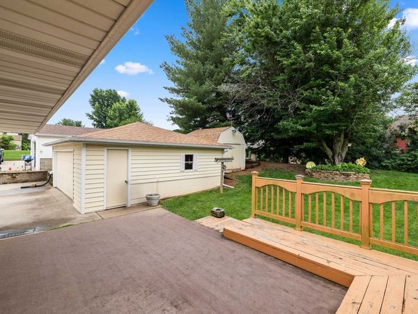 4601 Fairview Drive, Pleasant Hill, IA 50327