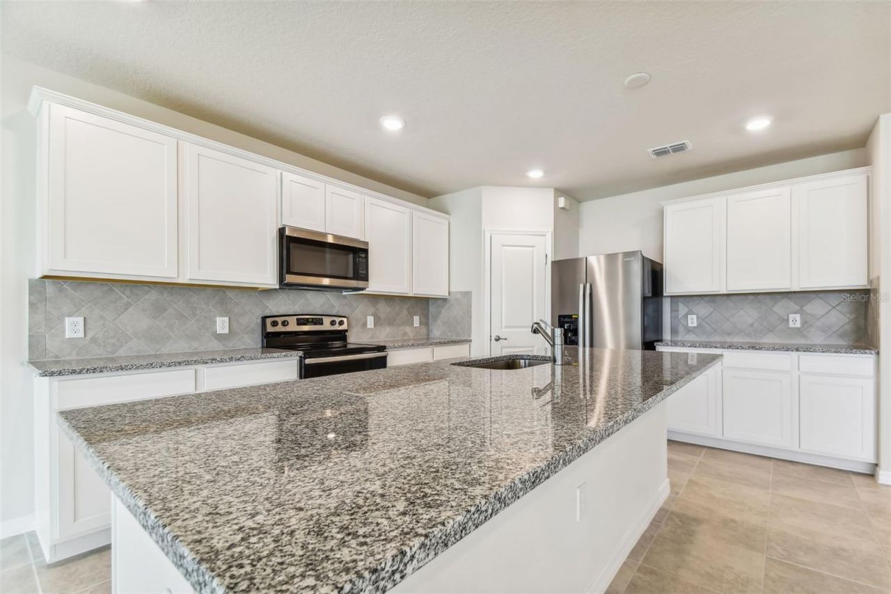 36955 Rio Grande Drive, Zephyrhills, FL 33540 Photo