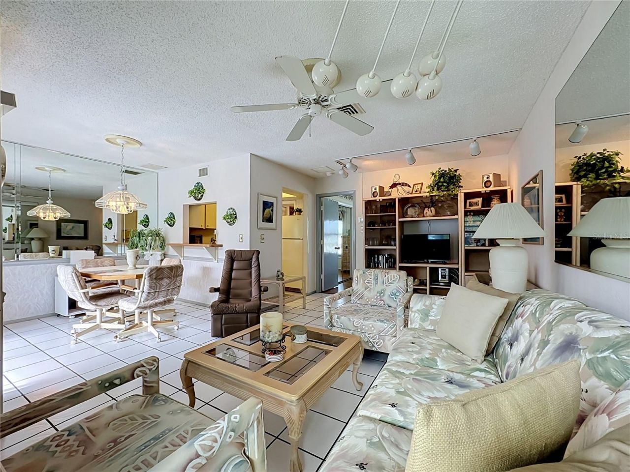 205 Highland Avenue, Unit 3, Bradenton Beach, FL 34217 Photo