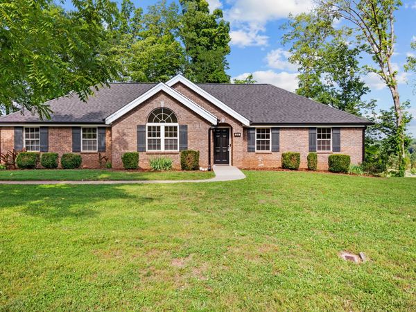 1804 Warfield Dr, Clarksville, TN 37043