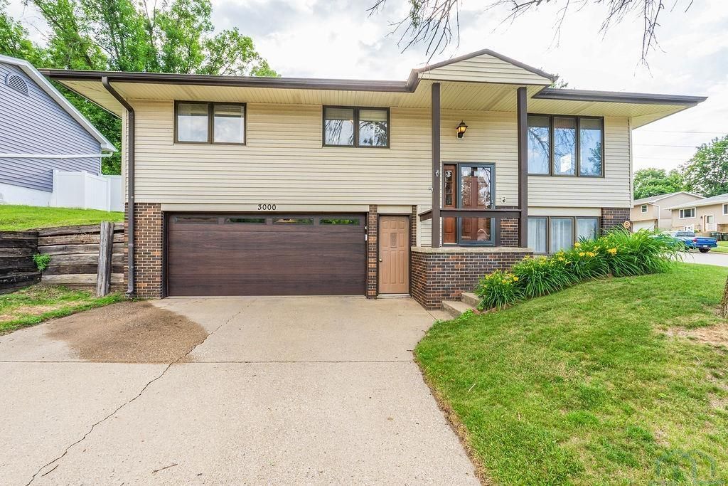 3000 Cheyenne Blvd, Sioux City, IA 51104 Main Photo