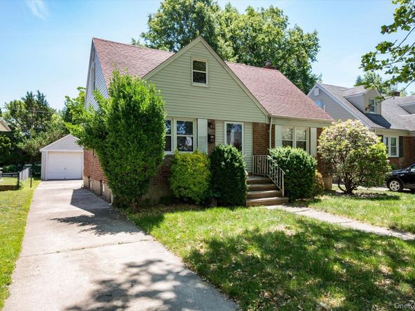 32 Croyden , New Hyde Park, NY 11040