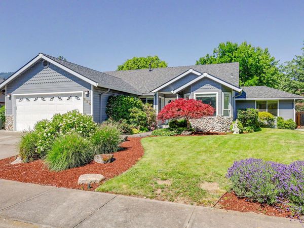 935 Cypress Point Loop, Ashland, OR 97520