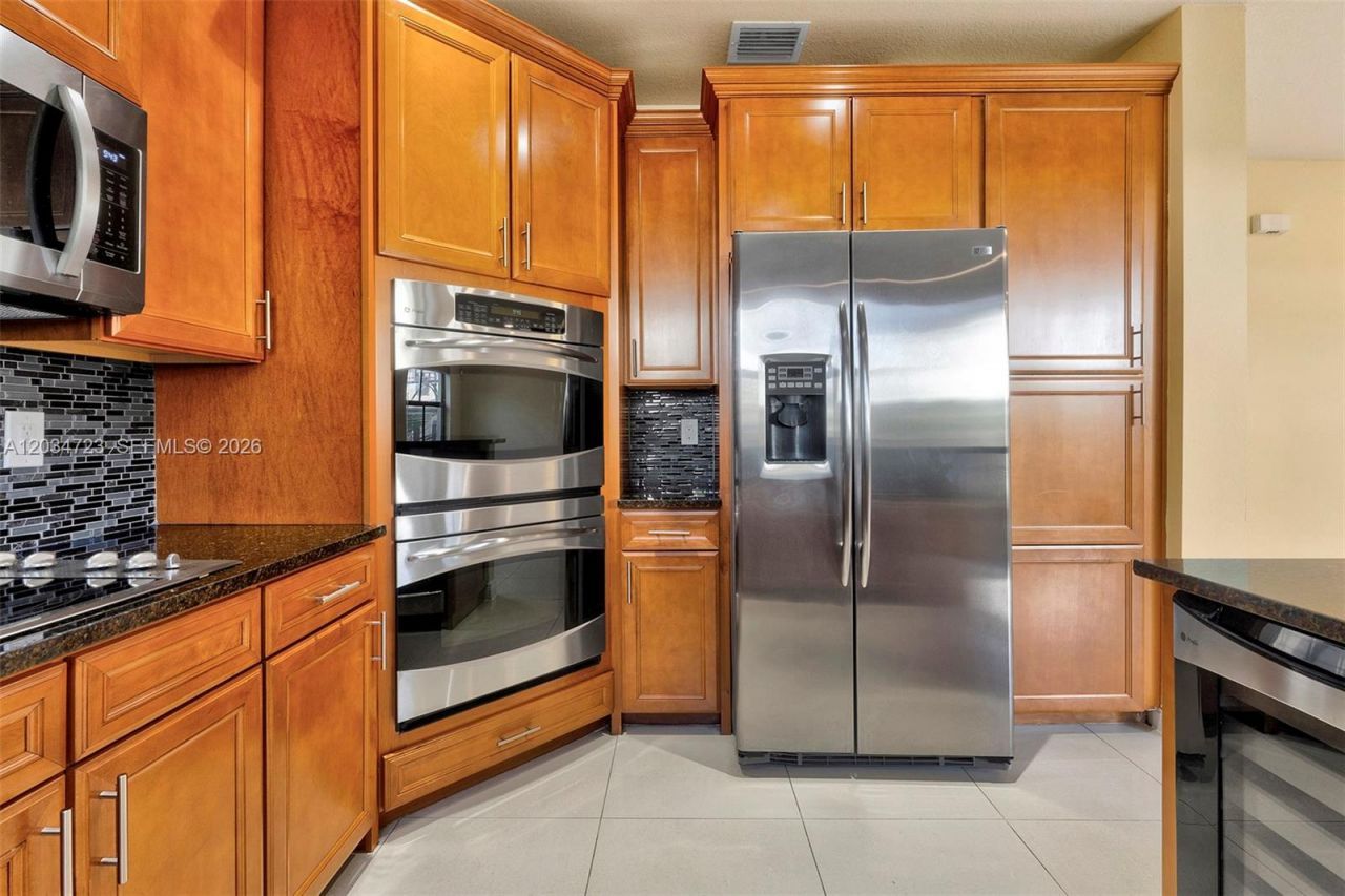 8890 NW 99th Path, Doral, FL 33178 Photo