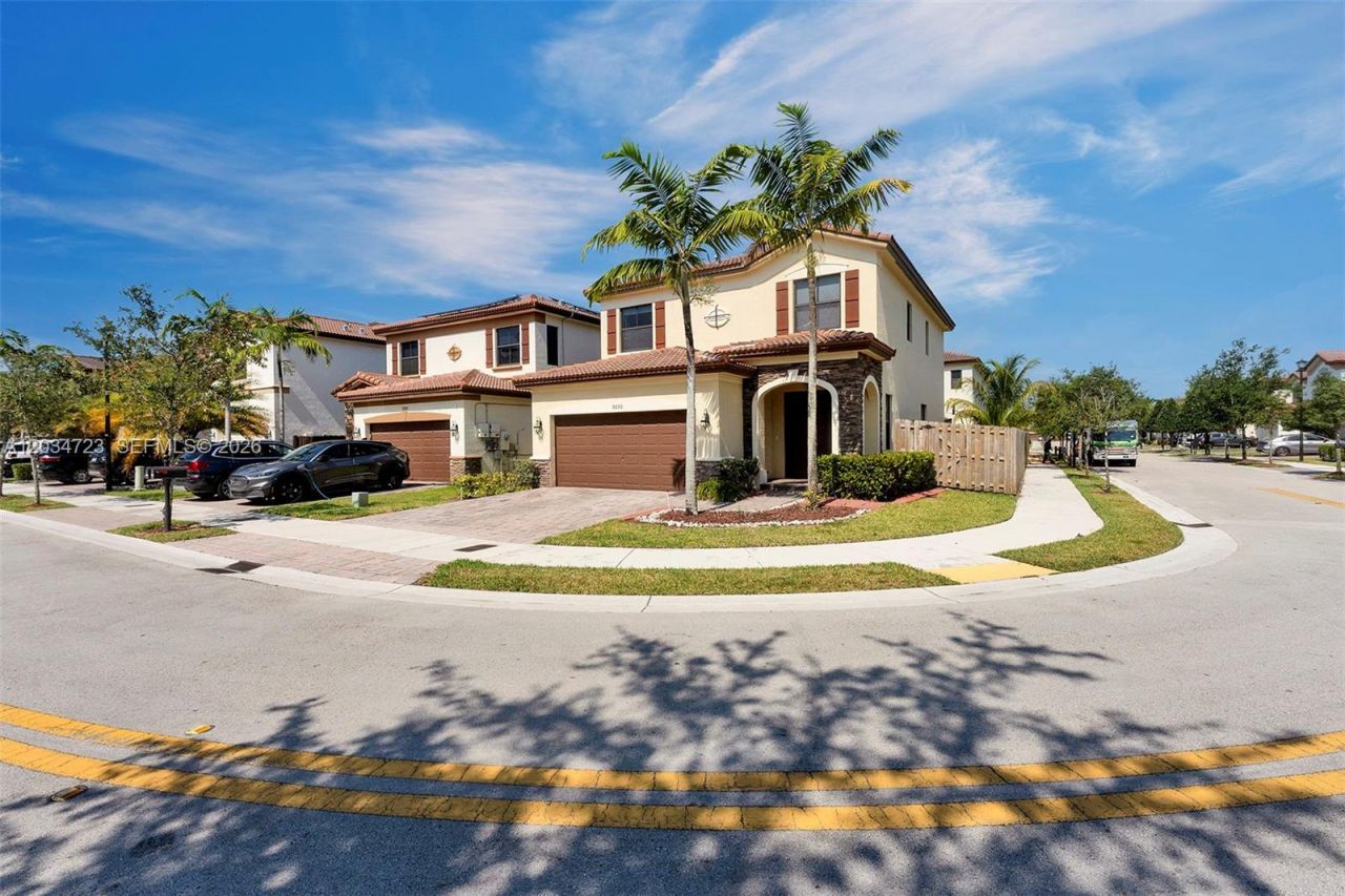 8890 NW 99th Path , Doral, FL 33178 Photo
